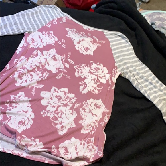 3/4 Sleeve floral top - Picture 2 of 2